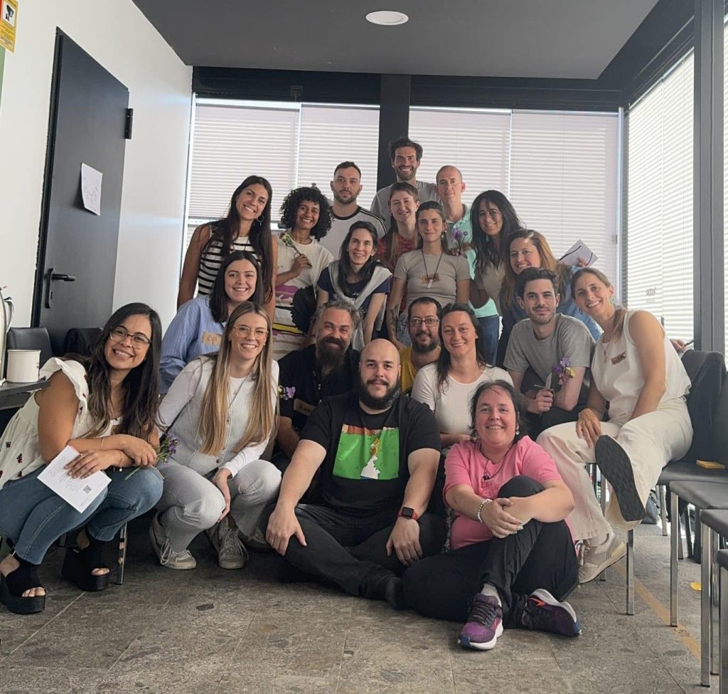 Equipo de Talhis trabajando para definir el rumbo de la empresa